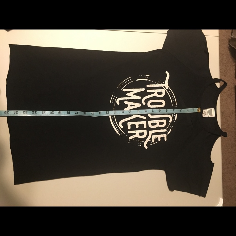 New Black Distressed Cold Shoulder Graphic T Shirt - Picture 7 of 8